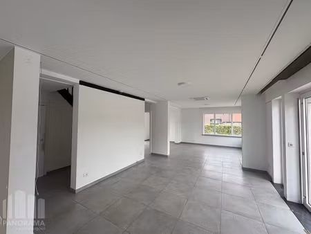 instapklare kantoorvilla met een top visibiliteit van de n60