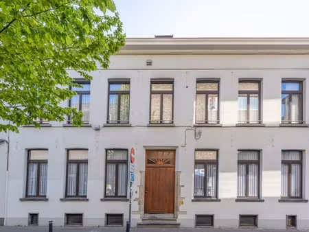 opbrengteigendom met 9 entiteiten en garages hartje gent