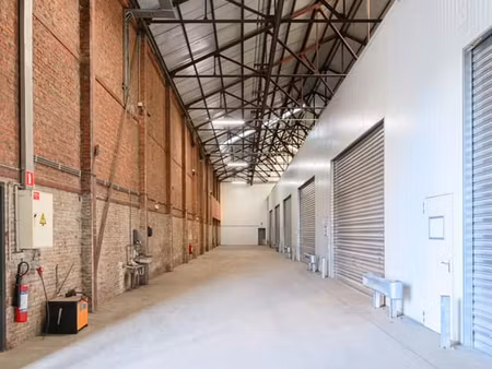 magazijn (100 m2) op gunstige ligging te schoten