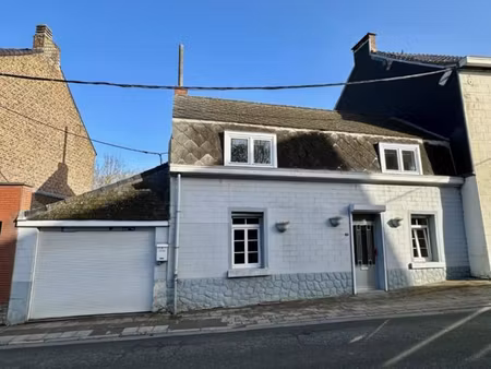 jolie maison 2 façades avec 2 chambres  jardin et garage