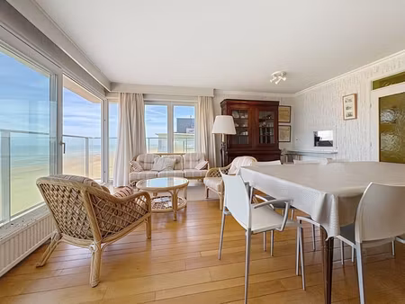 appartement d'angle sur la digue - vue frontale sur la mer