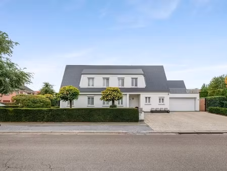 prachtige open bebouwing met 323 m² woonoppervlakte  4 sl...