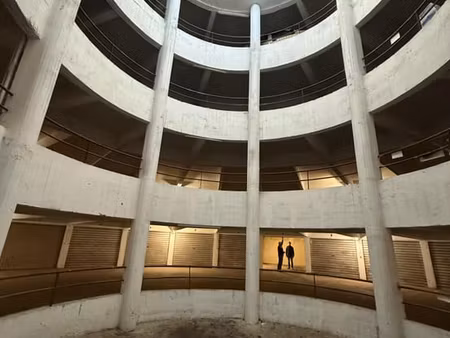 3.439 m² divisibles en 3 plateaux + parking — ixelles