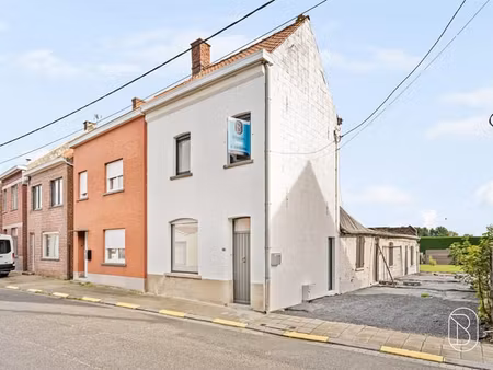 maison semi-ouverte offrant des possibilités d'agrandissemen