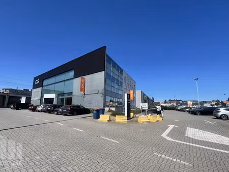 bureaux de 790 m² avec 20 places de parking