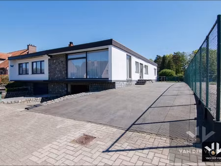residentieel en rustig gelegen  te renoveren bungalow op ...