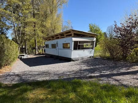 cadre de vie paisible avec vue sur un étang