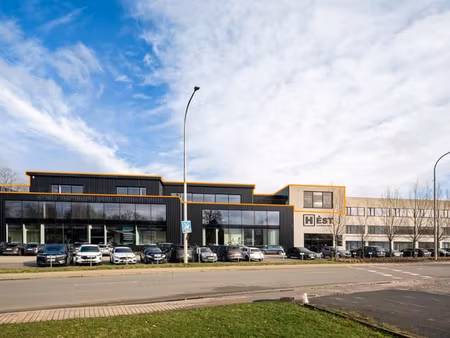 polyvalente kantoorruimte (475 m²) met terras (216 m²) te...
