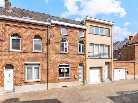 gezinswoning met 3 tot 4 mogelijke slaapkamers