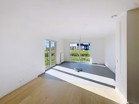 maison neuve dans un cadre verdoyant et paisible