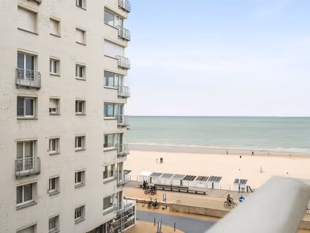 appartement avec vue latérale sur la mer