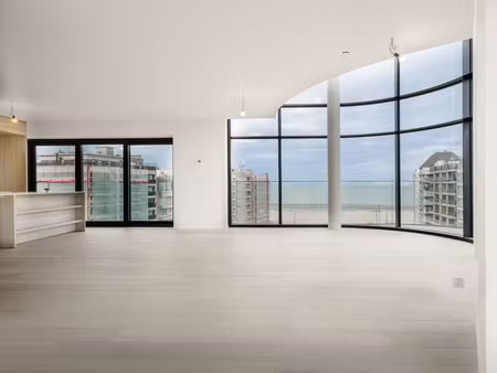 spacieuse mezzanine avec vue panoramique sur la mer et 4 ...