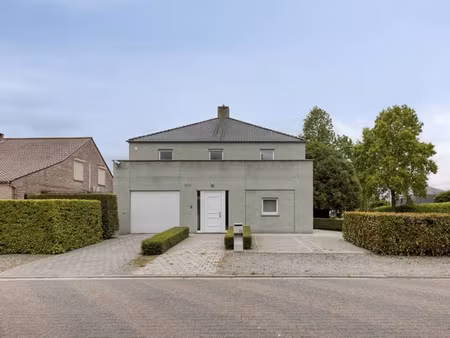 spacieuse maison de médecin avec cabinet à vendre à hoogstra