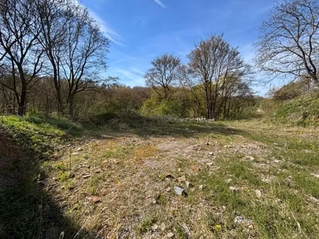 a vendre à sovet  terrain à bâtir