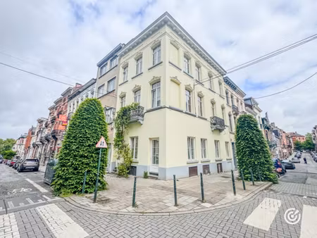schuman - commerce de +- 120 m² avec permis horeca