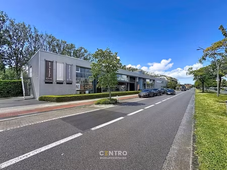 instapklare kantoorruimte op gelijkvloers (248m²) langs e...