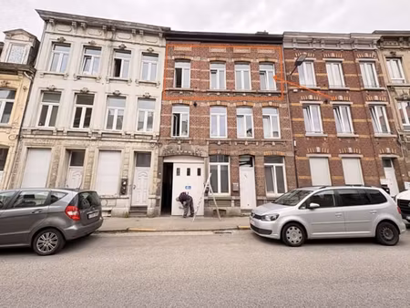 bel appartement 2ch entièrement rénové au 2ème étage !!!
