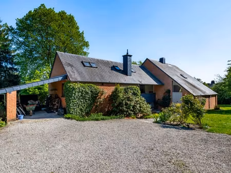 dans un havre de paix  au cœur de mousty  villa d'architecte
