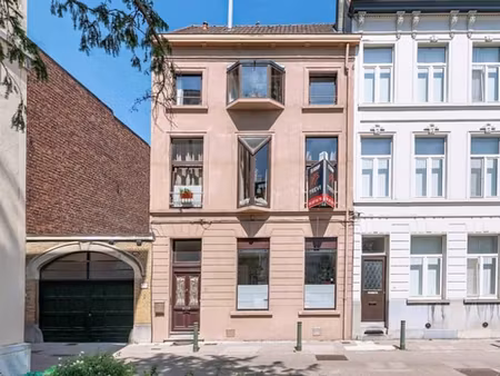 karaktervol herenhuis op unieke locatie met buitenruimte