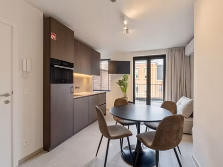 bemeubelde duplexstudio met terras op uitstekende ligging...