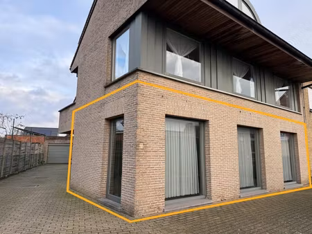 appartement de deux chambres à coucher à hamme