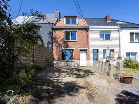 maison à finir dans un cadre magnifique à renaix