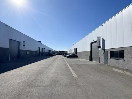 nouvelle construction d'espace de stockage à louer à sint-l