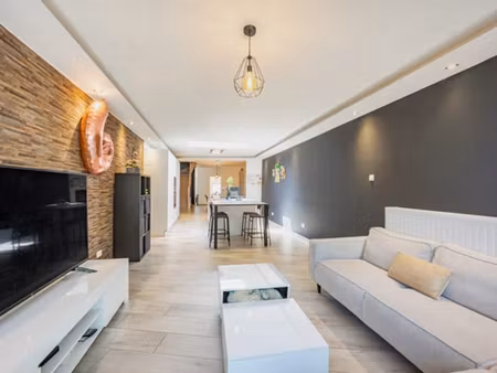 superbe maison rénovée avec garage et jardin