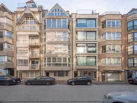 appartement à rénover au rez-de-chaussée  près de la place