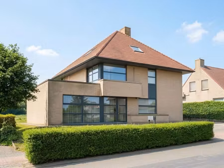 villa exclusive avec espace polyvalent.