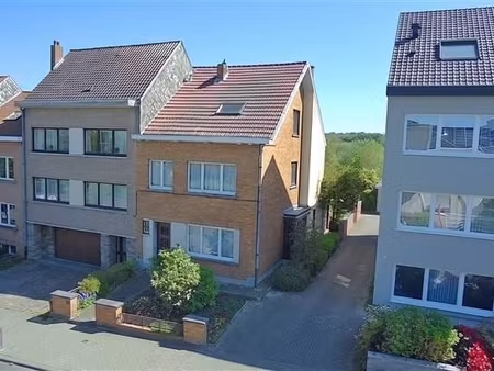 solide 3 façades  5 ch  double garage  centre  ±17 ares