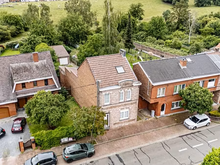 maison parfaitement entretenue et bien situee !