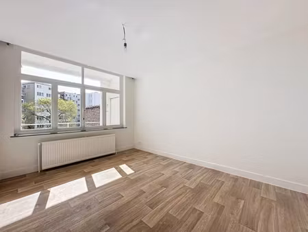 darwin : bel appartement au dernier étage + balcon