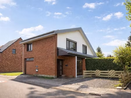 maison pleine de caractère à rénover partiellement avec beau