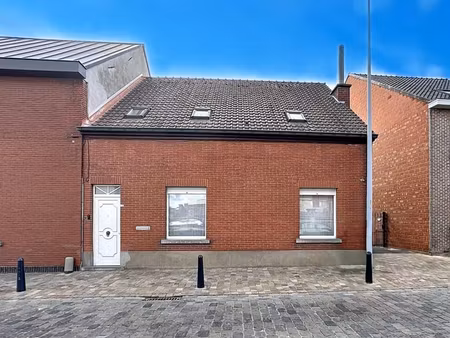 halfopen bebouwing met 5 slaapkamers  ruime garage en gro...