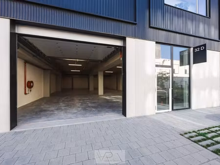 dernière unité d'opération de 370 m² à louer à grand-biga...