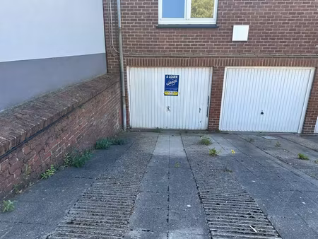à louer garage avec emplacement de parking à gilly