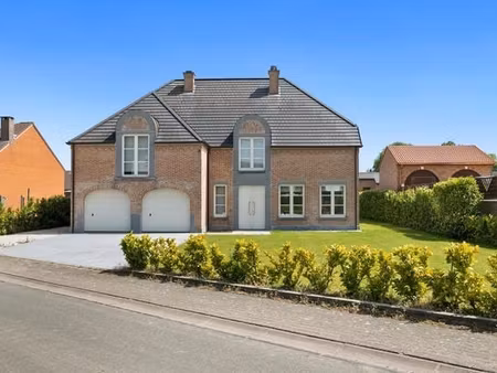 exclusieve villa met verwarmd zwembad en dubbele garage i...