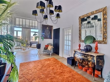 a côté de la place brugmann  superbe appartement rénové.