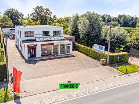 wonen (appartement) en werken (winkelruimte en atelier) op …