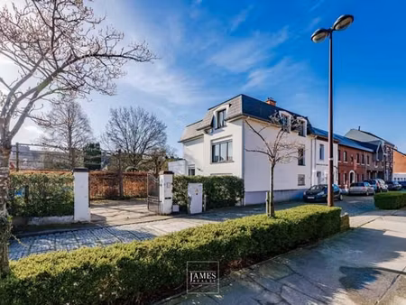 une maison de charme avec grand jardin
