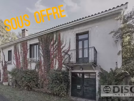 belle maison lumineuse et confortable avec maison d'amis  jardin et piscine.