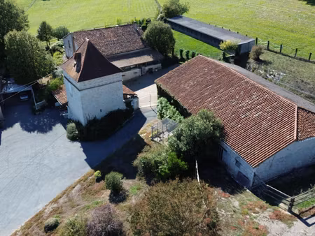 propriété équestre avec vaste terrain et superbes paysages