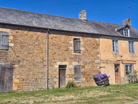 ferme en pierre de 2 chambres avec grange attenante  à rénover et aménager entièrement  si