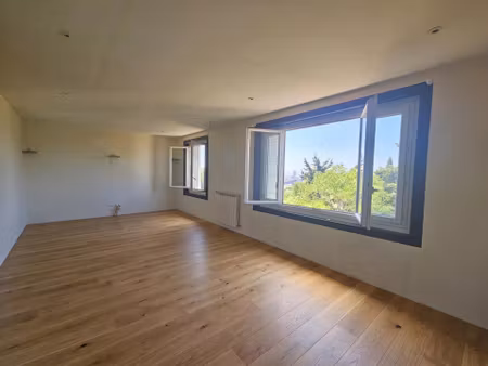montolivet. grand t3/4 de 72 m².