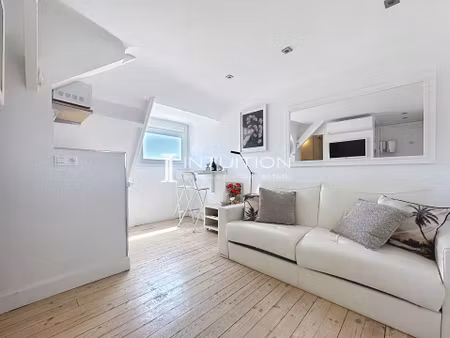 cannes - banane : studio meublé au dernier étage d'un immeuble art déco