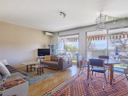 t3 avec terrasse  ascenseur  parking  aix-en-provence