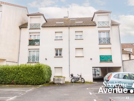 appartement deux pièces vendu loué disposant d'un stationnement sécurisé.