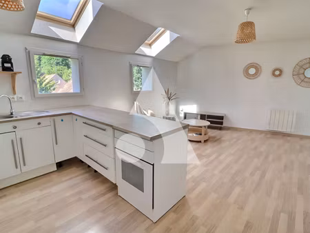 quartier hermitage - f2 en duplex avec stationnement