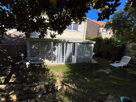 maison familiale avec véranda et jardin